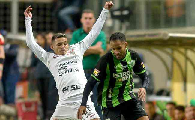 América-MG x Corinthians tem gol perdido impressionante sem goleiro; veja