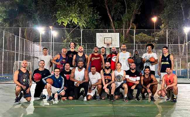 Carreira 'preso no armário' motivou ex-jogador a criar time gay de basquete