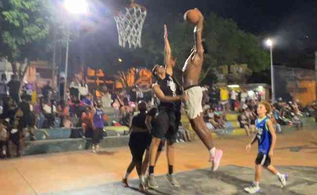 Como astro da NBA foi parar em um 'rachão' na periferia de São Paulo