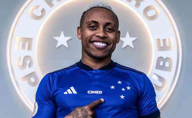 Cruzeiro anuncia atacante que estava em clube de Ronaldo na Espanha