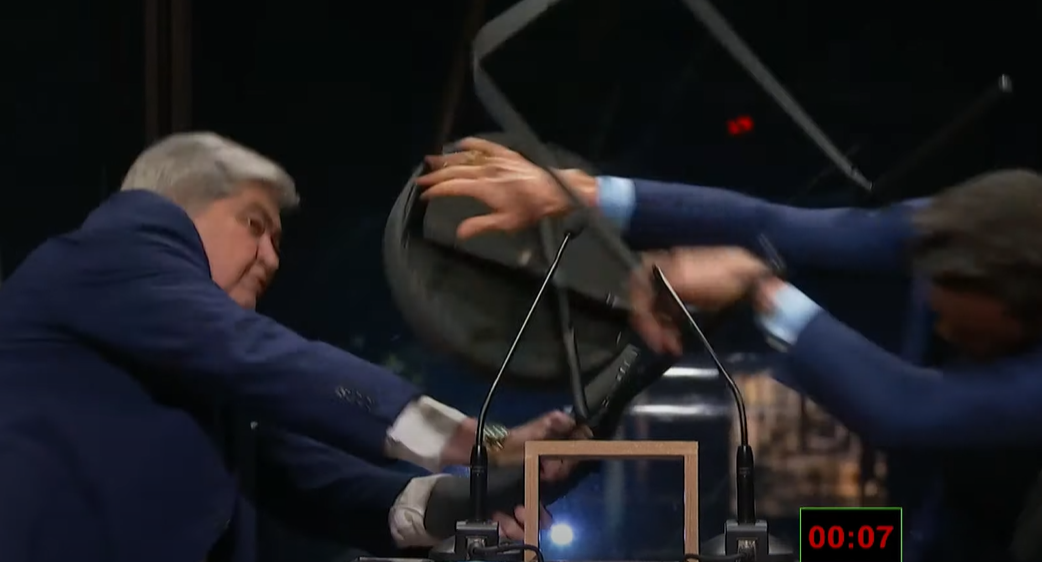 Datena ataca Marçal com cadeira durante debate na TV Cultura 