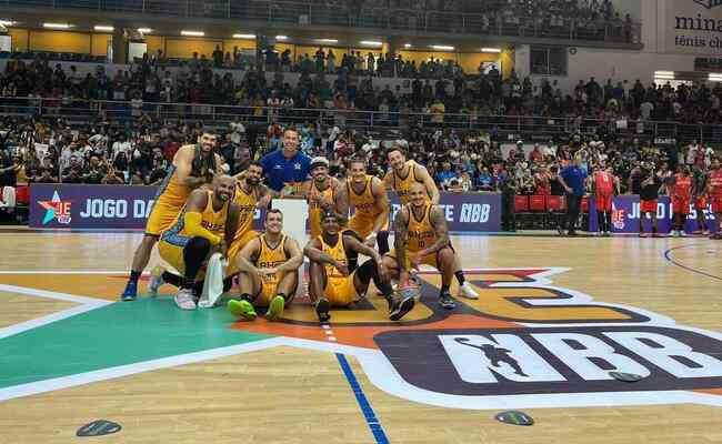 Jogo das Estrelas do NBB passa por BH e lota ginásio do Minas