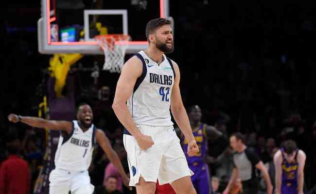 Mavericks vence Lakers no estouro do cronômetro na NBA