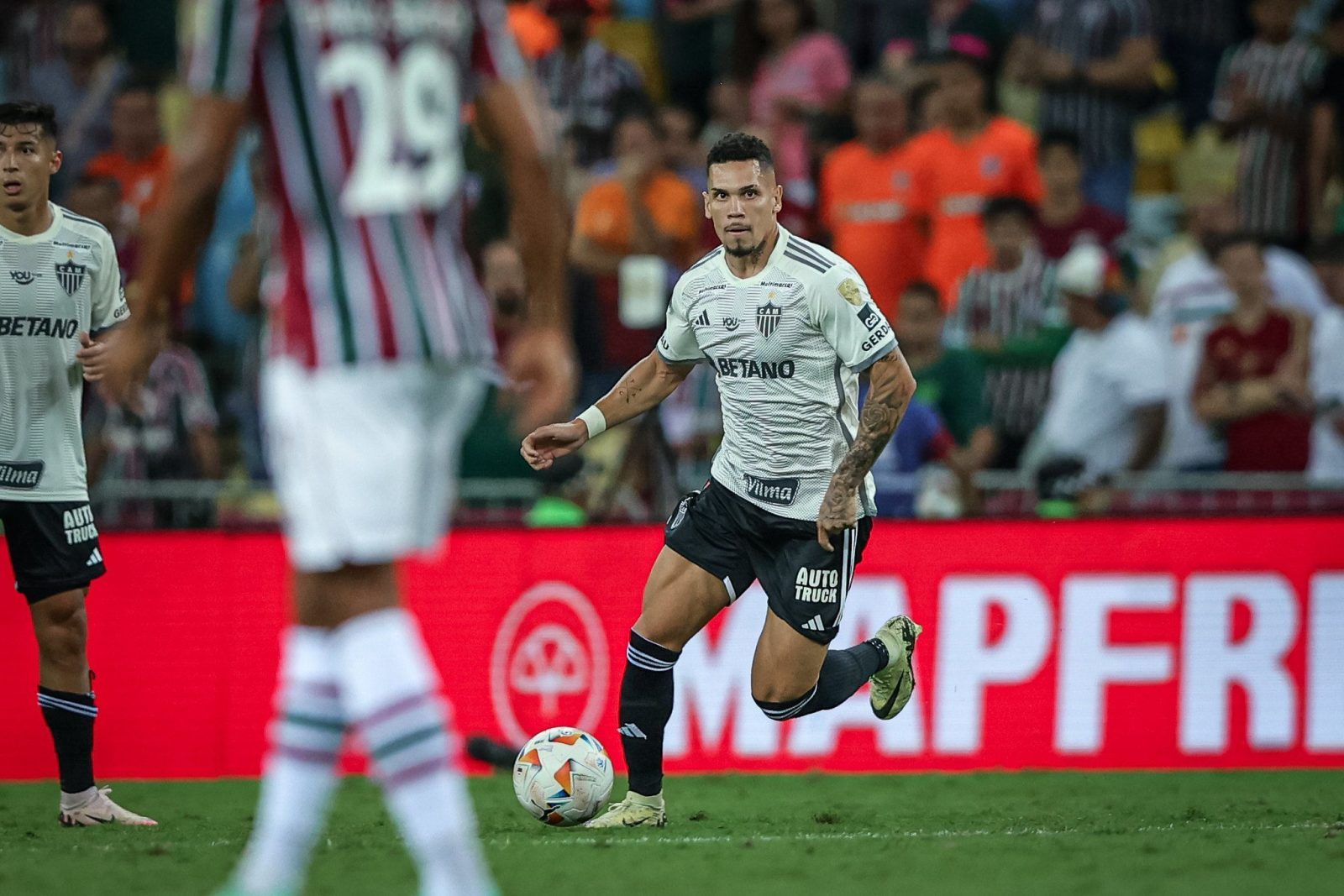 Paulinho, do Atlético-MG, lamenta derrota na Libertadores: “gol bobo”
