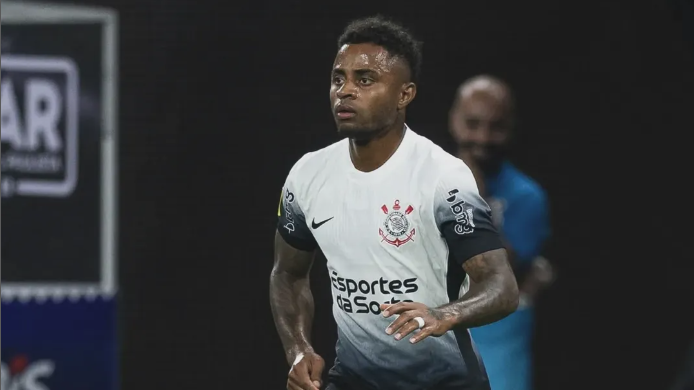 Após quase um ano fora, Palacios comemora retorno ao Corinthians