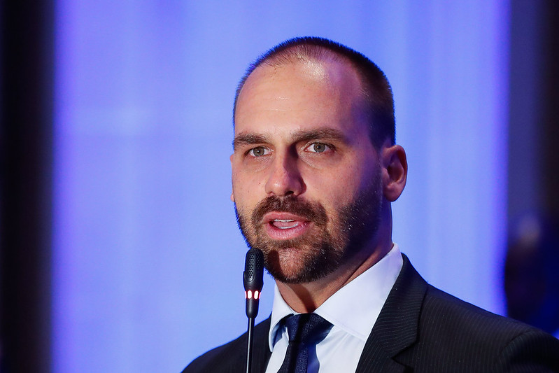 Eduardo Bolsonaro rebate decisão de Moraes: “Todo mundo recebeu convite deste e-mail“