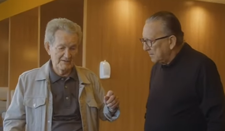 Galvão Bueno presta homenagem a Léo Batista: “Gigante das emoções“