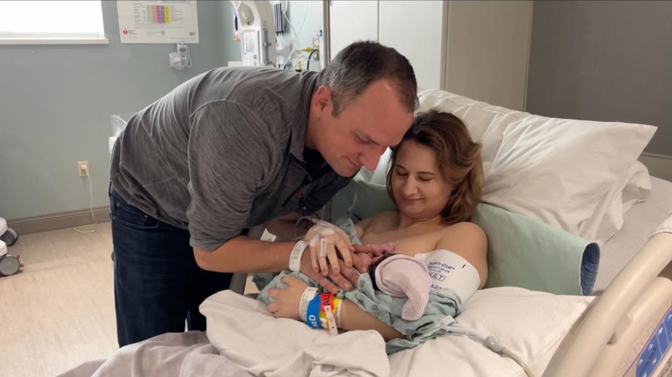Gypsy Rose Blanchard, que inspirou série “The Act”, dá à luz seu primeiro filho