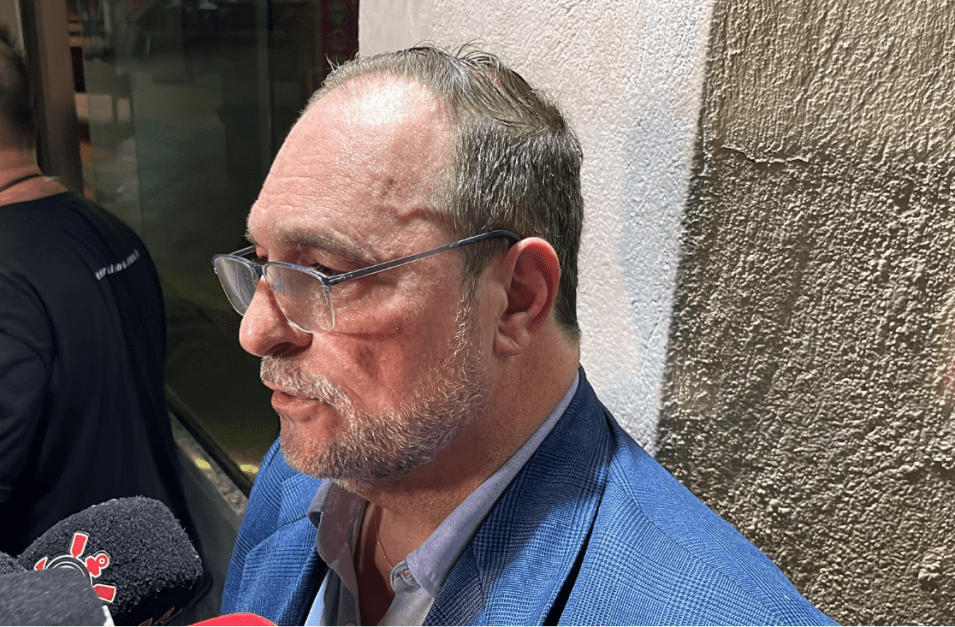 Impeachment no Corinthians: defesa de Augusto sugere saída de Tuma