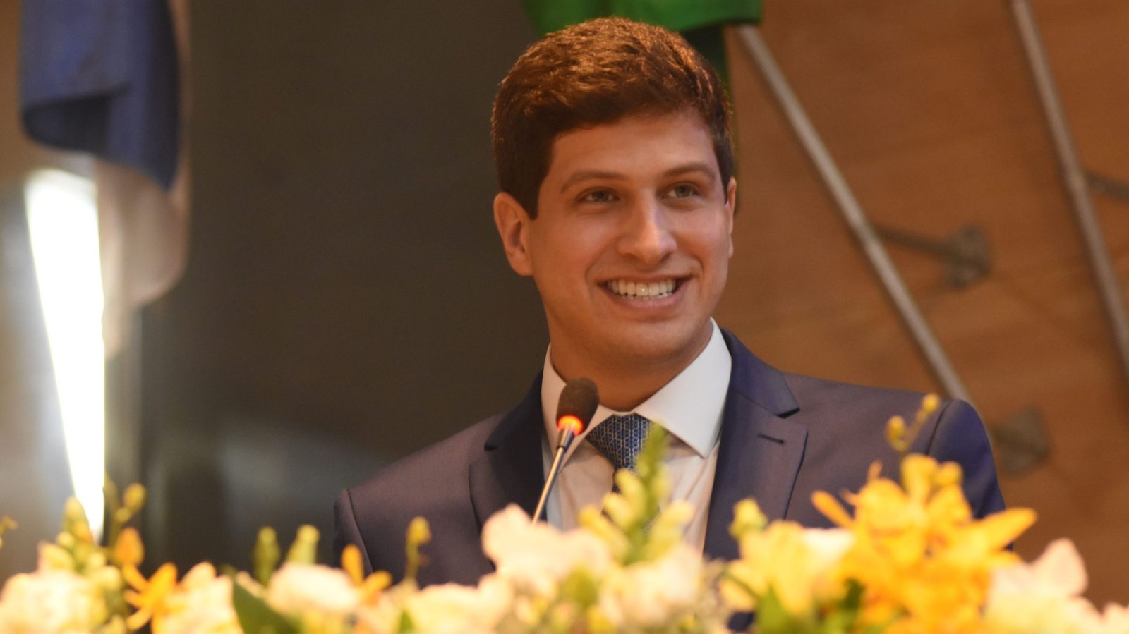João Campos diz que Brasil busca “retorno do crescimento econômico responsável”