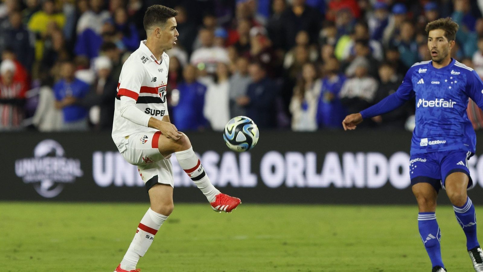 Oscar elogia estreia pelo São Paulo e afirma: “É só o começo“