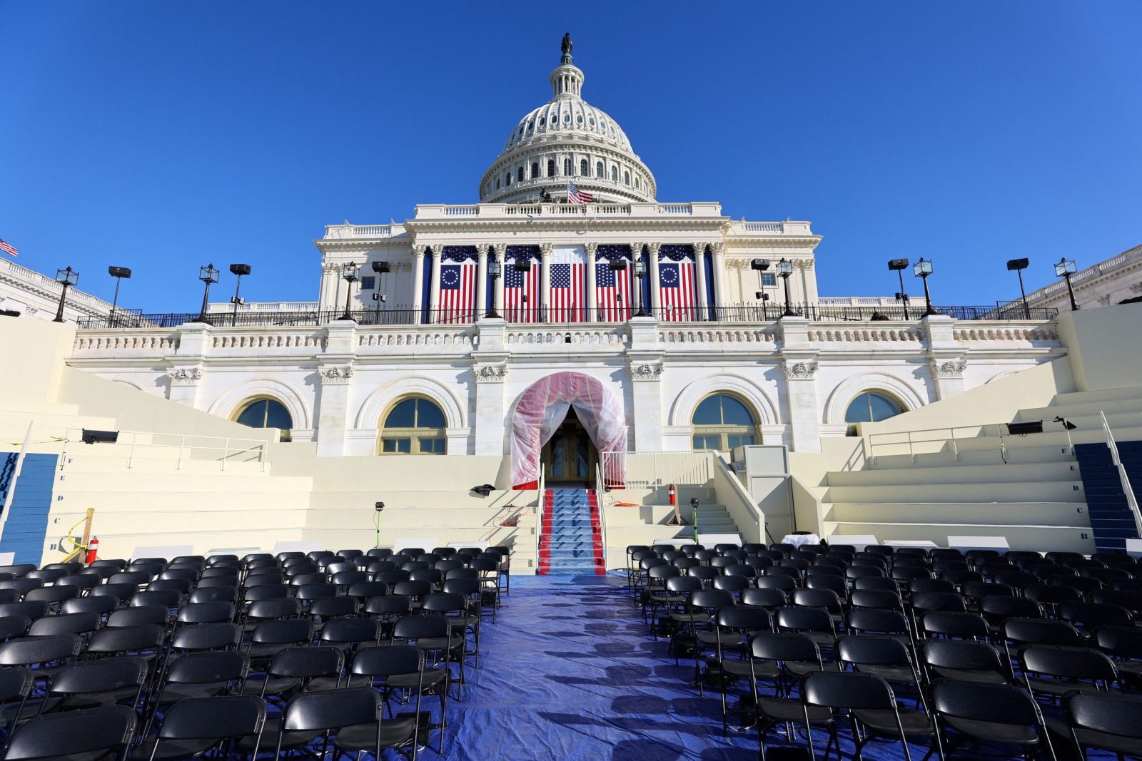 Posse de Trump deve ter convidados amontoados na Rotunda do Capitólio