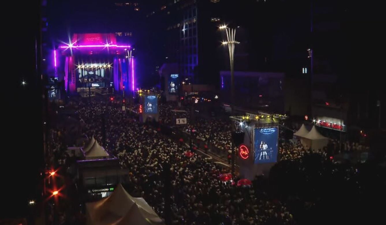 Queima de fogos e atrações musicais marcam a Virada na Avenida Paulista