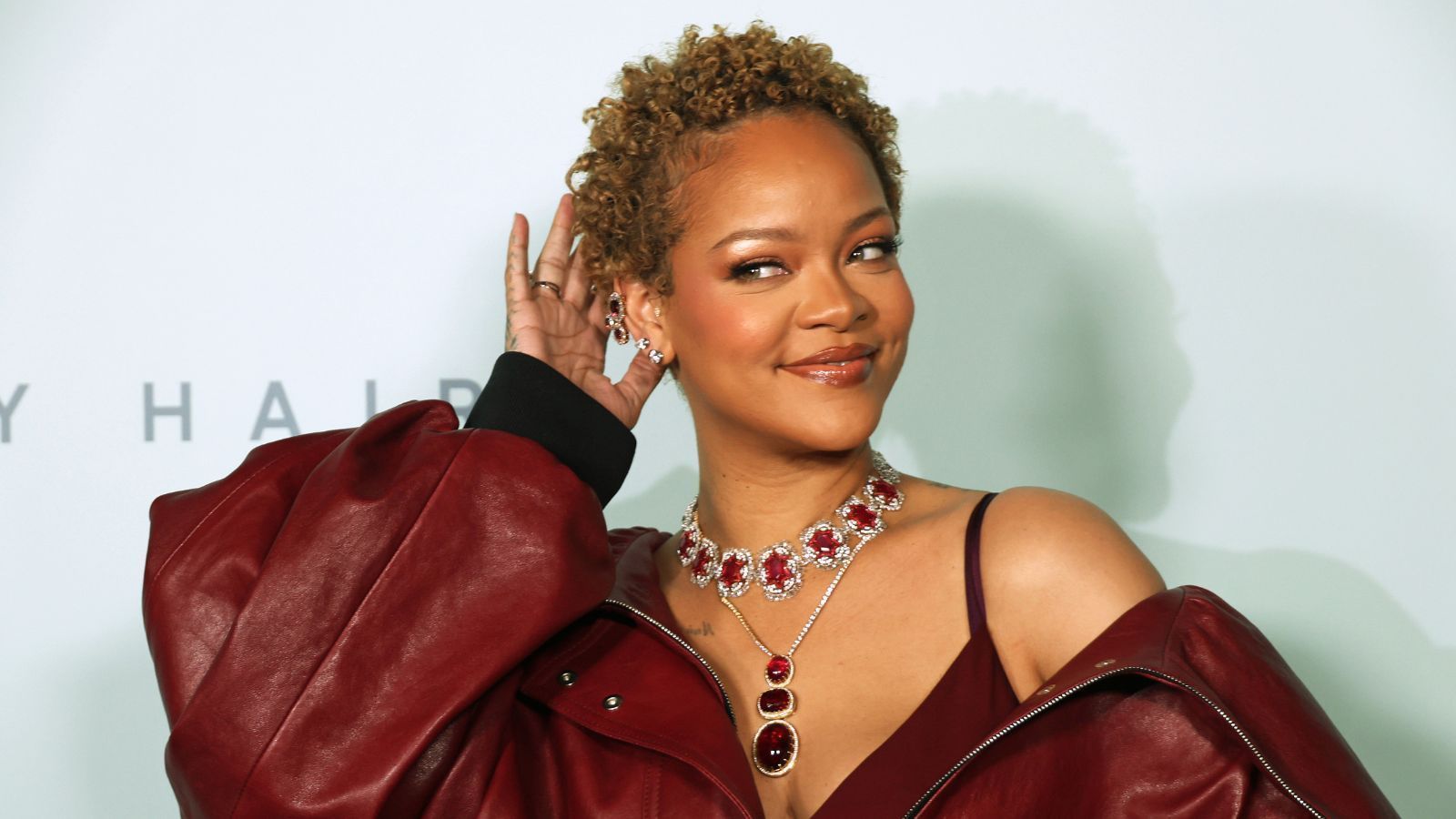 Rihanna troca farpas com usuário do Instagram que a xingou: “Seu desorientado“