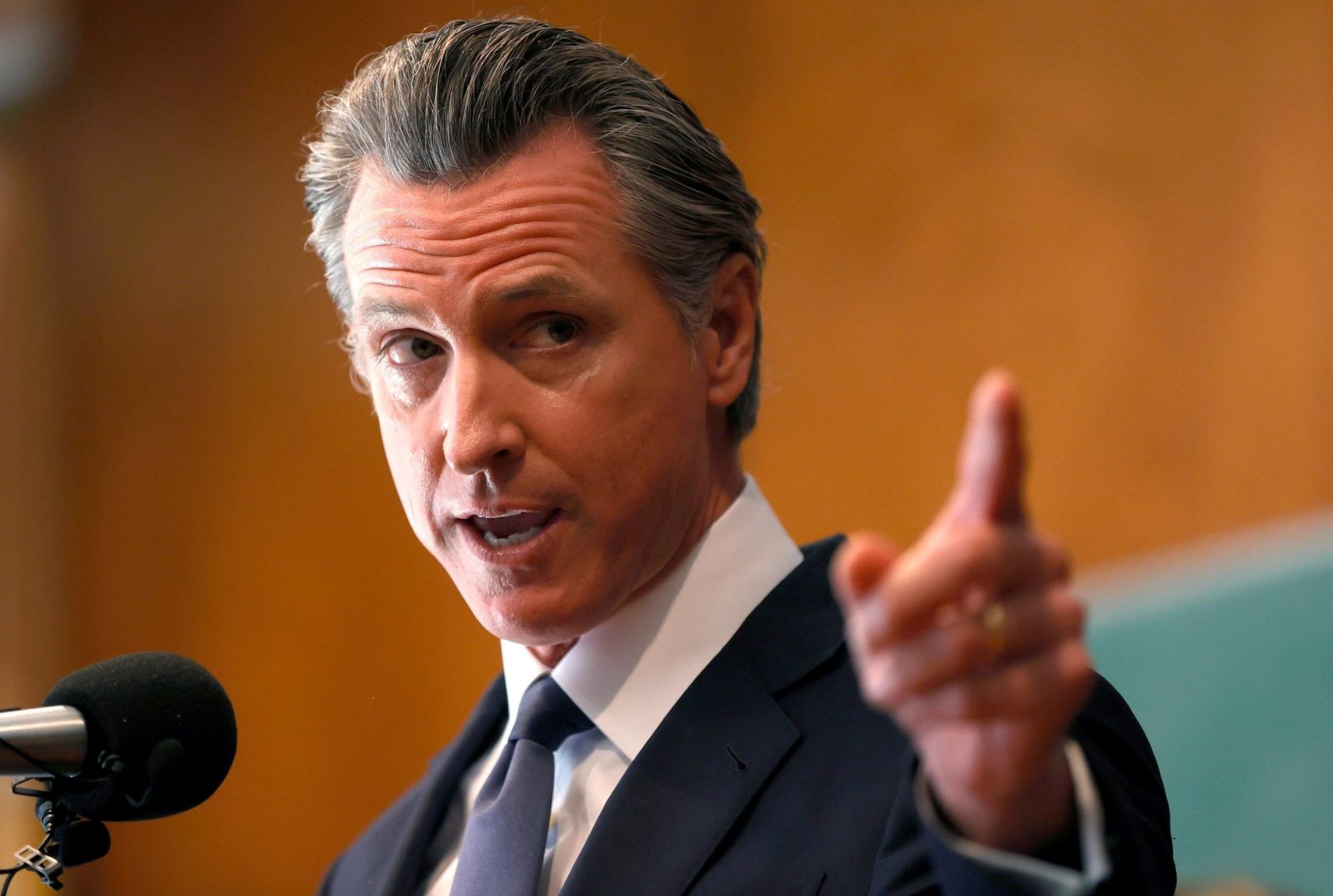 “Saques não serão tolerados“, governador reforça a segurança em Los Angeles