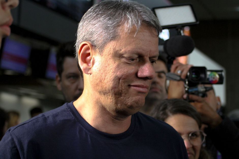 Tarcísio promete “todo esforço“ na investigação sobre ataque a assentamento do MST