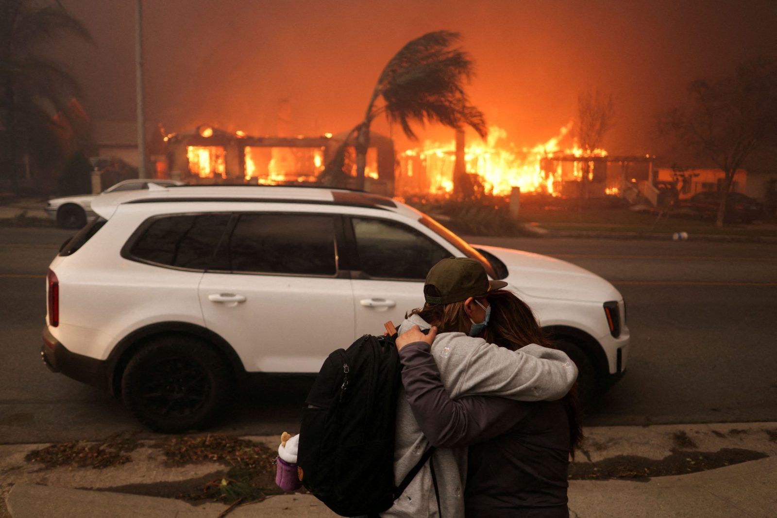 “Zona de guerra“: sobreviventes de incêndio em Los Angeles relatam medo e pânico