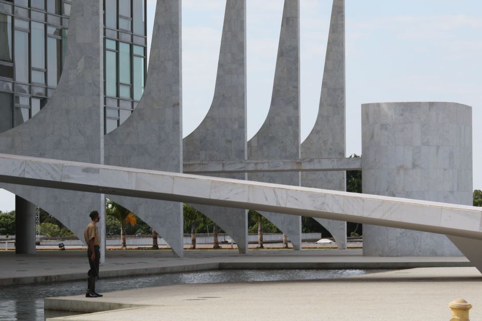 Brasil despenca em índice de corrupção e tem pior nota desde 2012