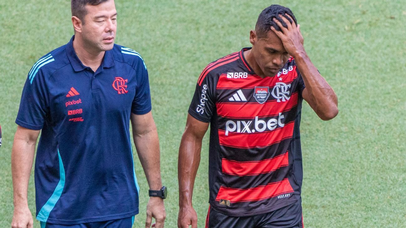 Flamengo atualiza situação de Alex Sandro após lesão em clássico