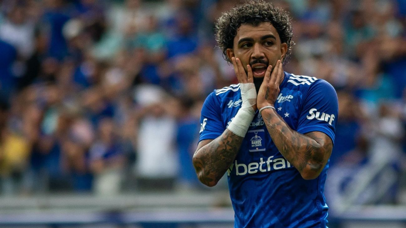 Gabigol dá cotovelada e é expulso no 1º tempo de Cruzeiro x Atlético-MG