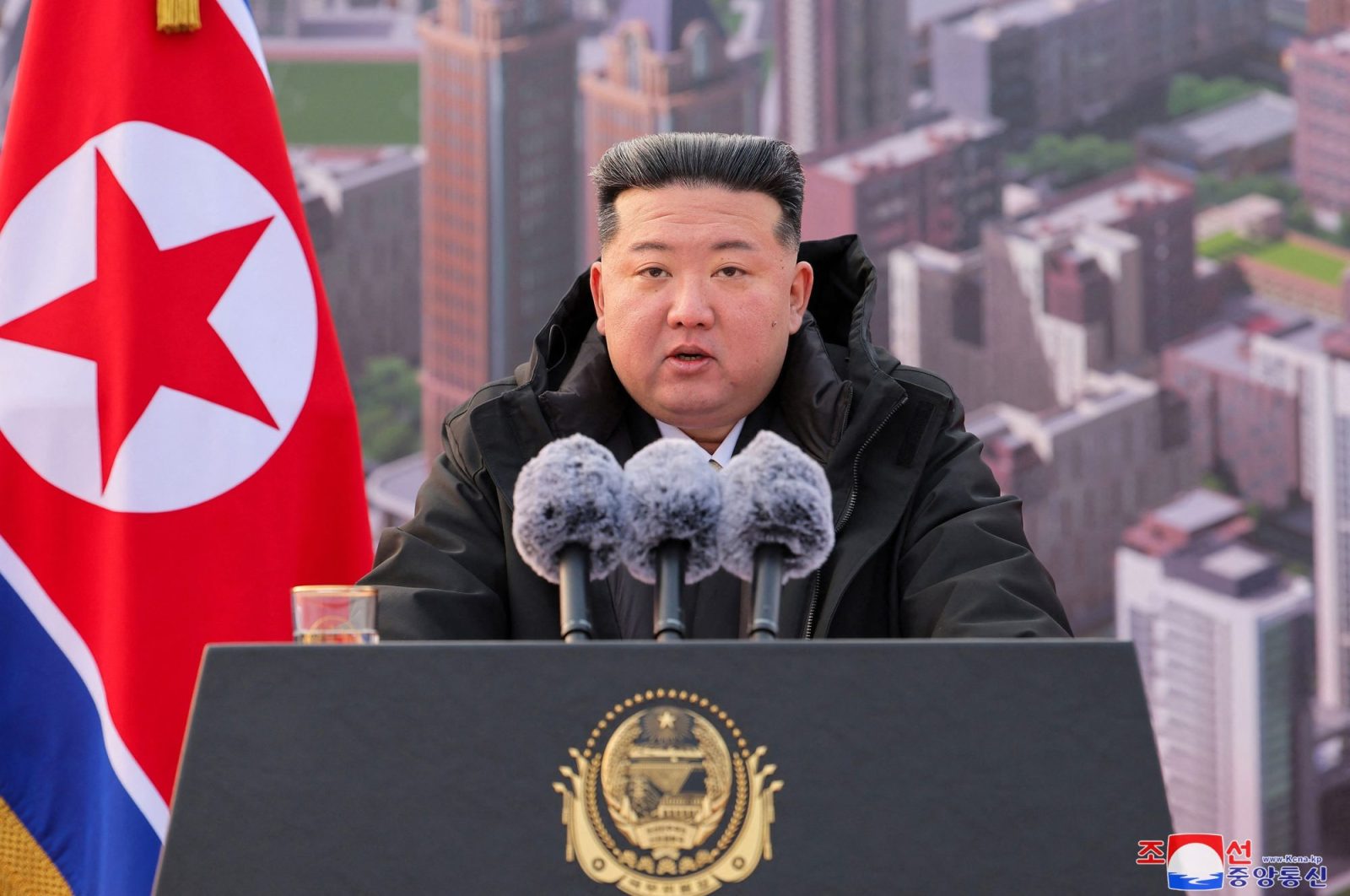 Líder da Coreia do Norte supervisiona teste de drones com IA, diz mídia