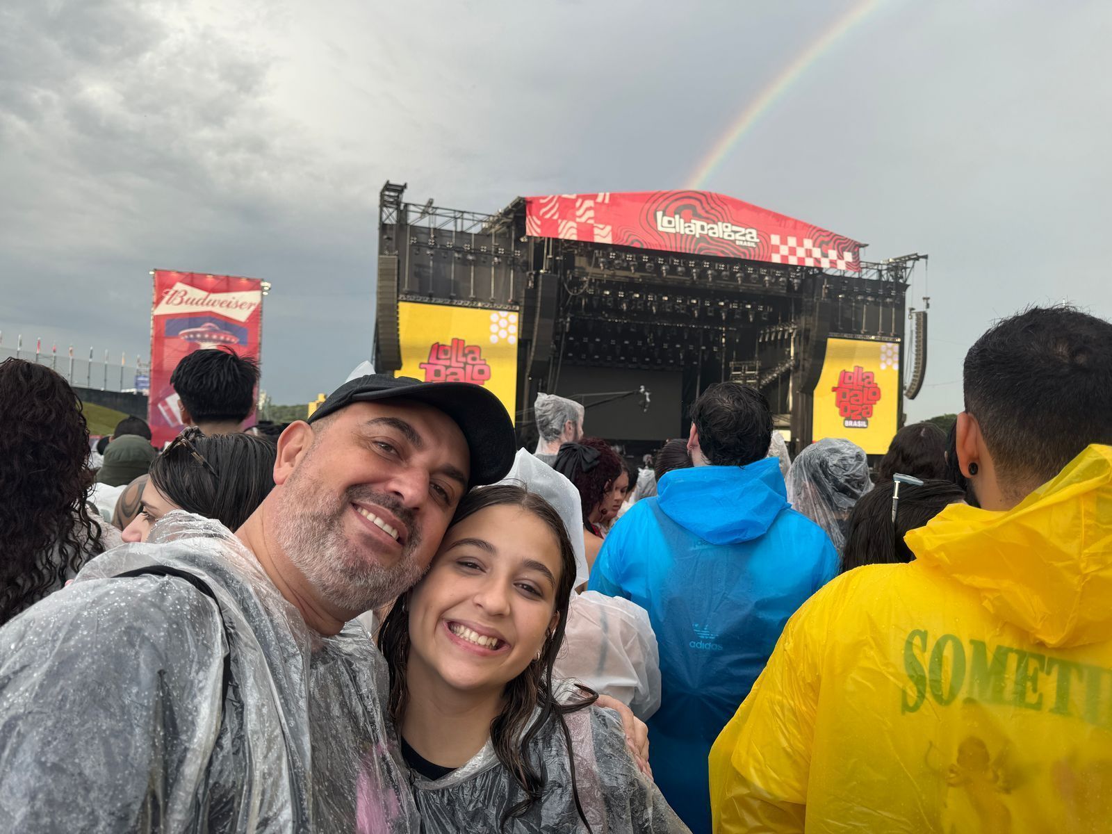 Show de Olivia Rodrigo tem pais e filhas, fã do Piauí e promessa de tattoo