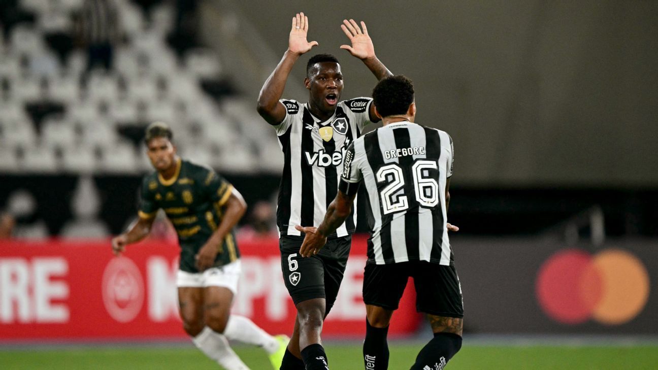Botafogo faz dois no fim, supera Carabobo e vence a primeira na Libertadores