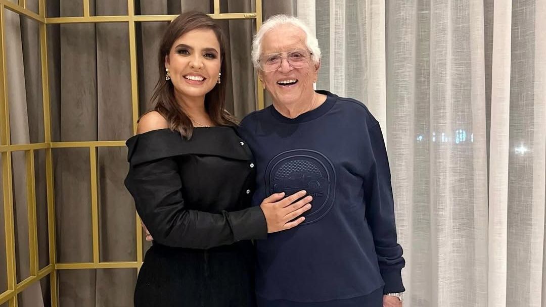 Carlos Alberto de Nóbrega defende esposa após ataques: “Deixem em paz“