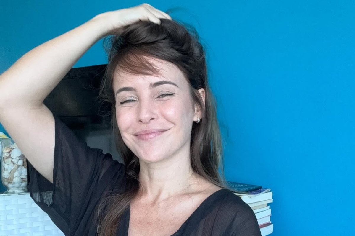 Ex-Malhação, Fernanda Nobre conclui mestrado e comemora