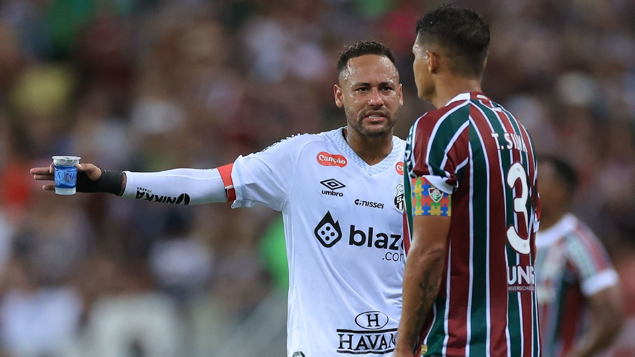 Fluminense faz no fim e vence o Santos no retorno de Neymar