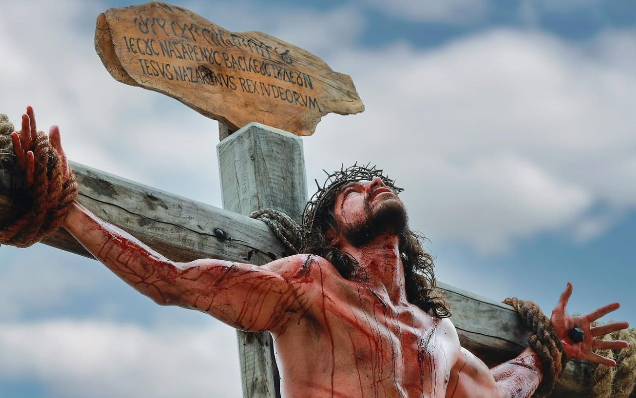 José Loreto vcomo Jesus na Paixão de Cristo em PE