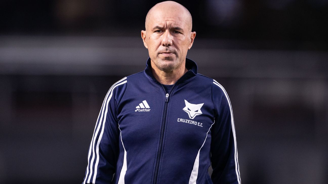 Leonardo Jardim despista sobre futuro de Dudu no Cruzeiro