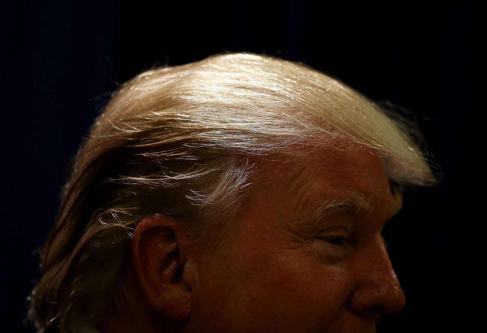“Quero lavar meu lindo cabelo“: Trump reverte restrição à pressão de água