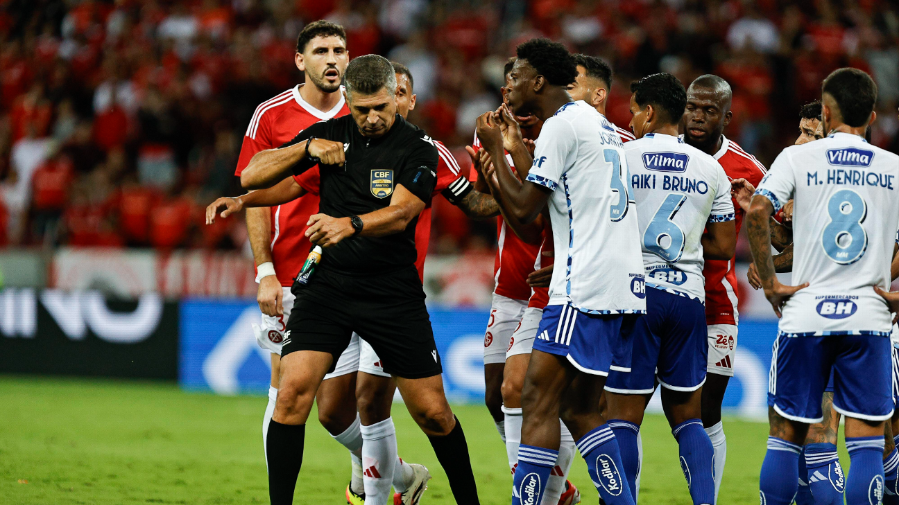 ‘Você está velho’: o que árbitro relatou na súmula de Inter x Cruzeiro