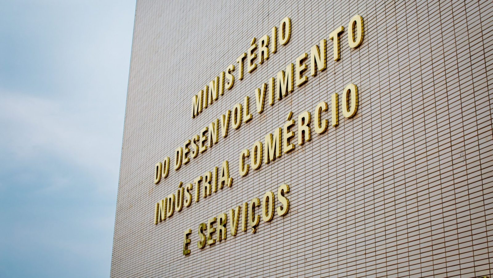 Balança comercial tem superávit de US$ 8,15 bi em abril, informa Mdic