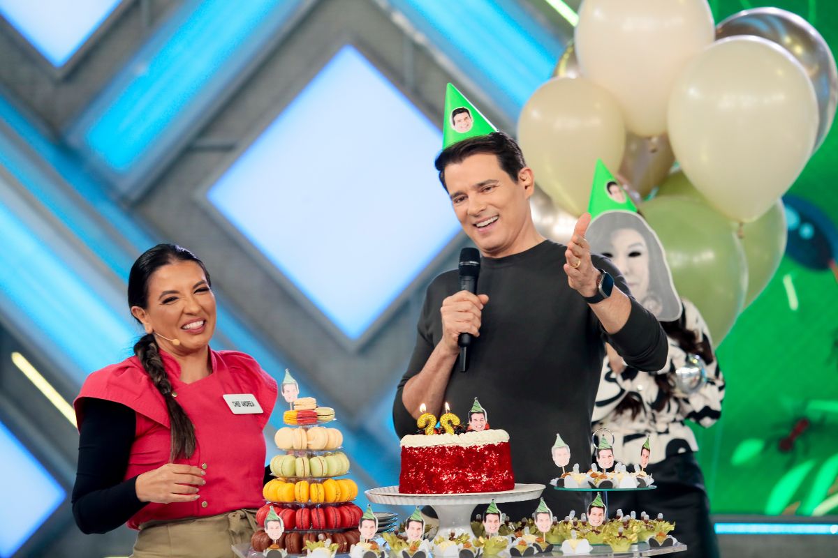 Celso Portiolli comemora aniversário no palco