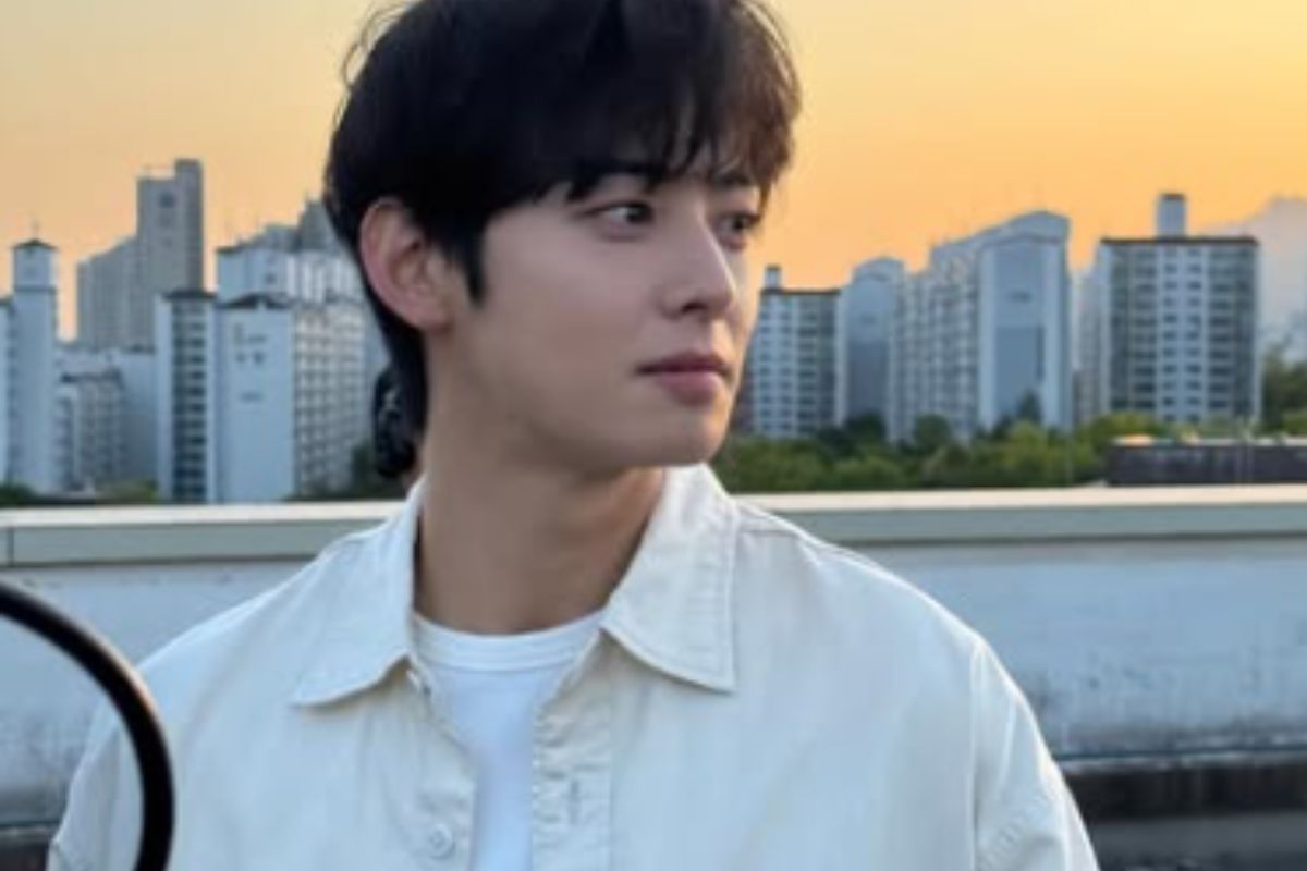 Cha Eun Woo segue agenda até o alistamento militar