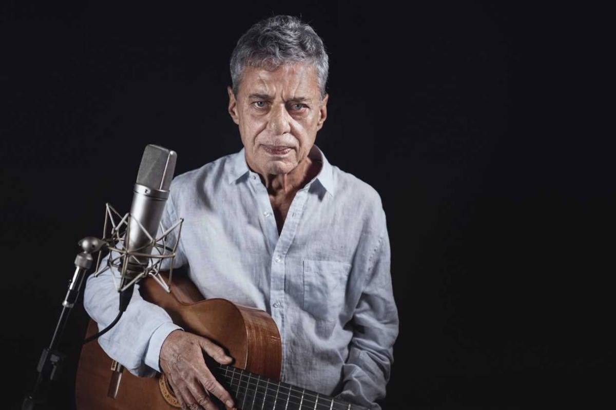 Chico Buarque faz cirurgia no crânio e segue em recuperação no Rio