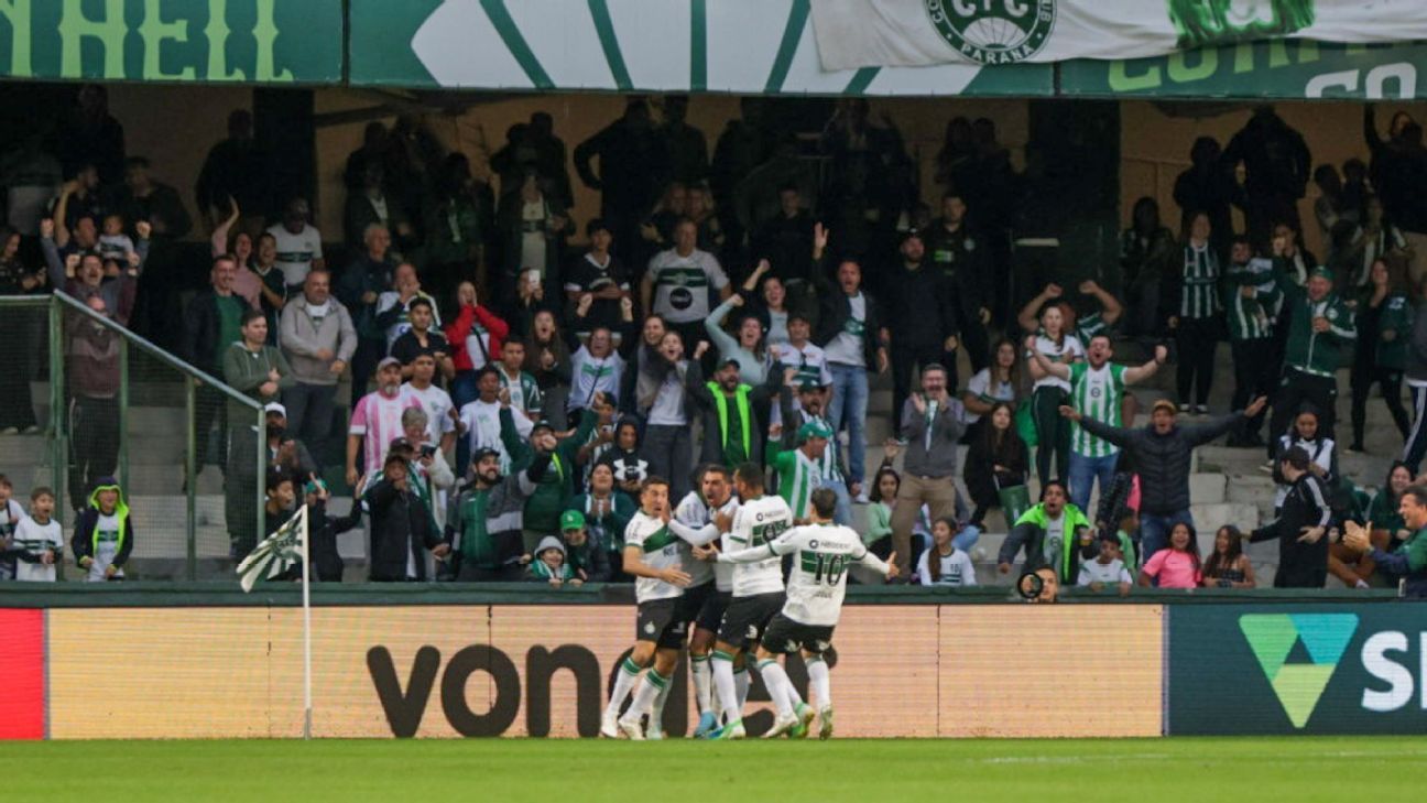 Coritiba despacha Cuiabá pela Série B, mas leva susto com jogador saindo de ambulância