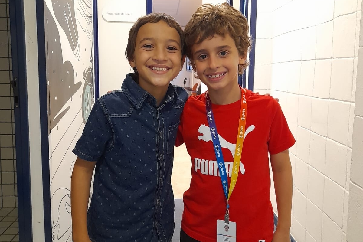 Davi Malizia e Vicente Alvite voltam à TV em ‘Êta Mundo Melhor’