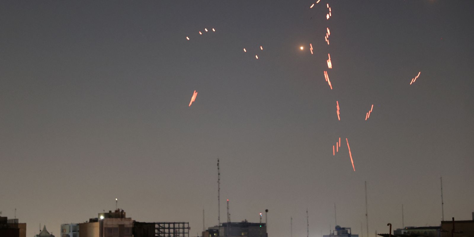 Embaixada começa a identificar brasileiros que querem deixar Israel