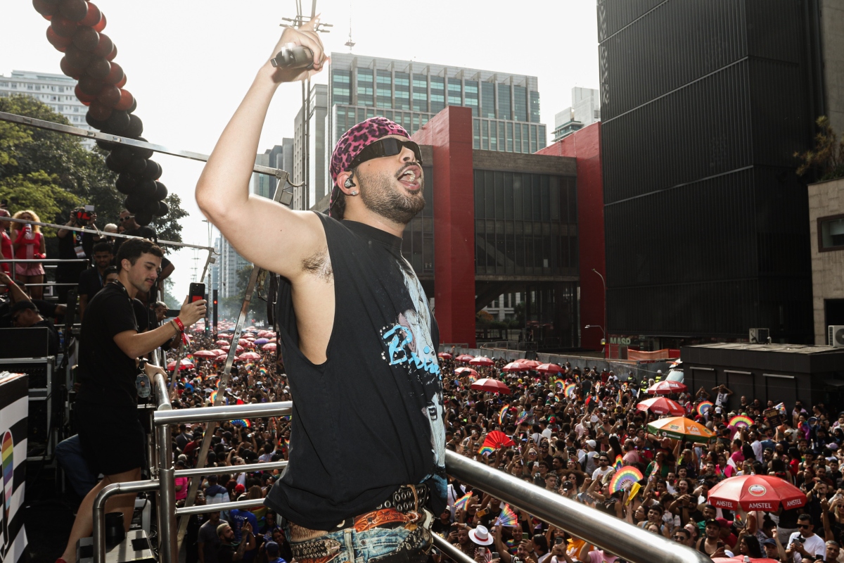 Pedro Sampaio arrebata a multidão na Parada do Orgulho LGBT+