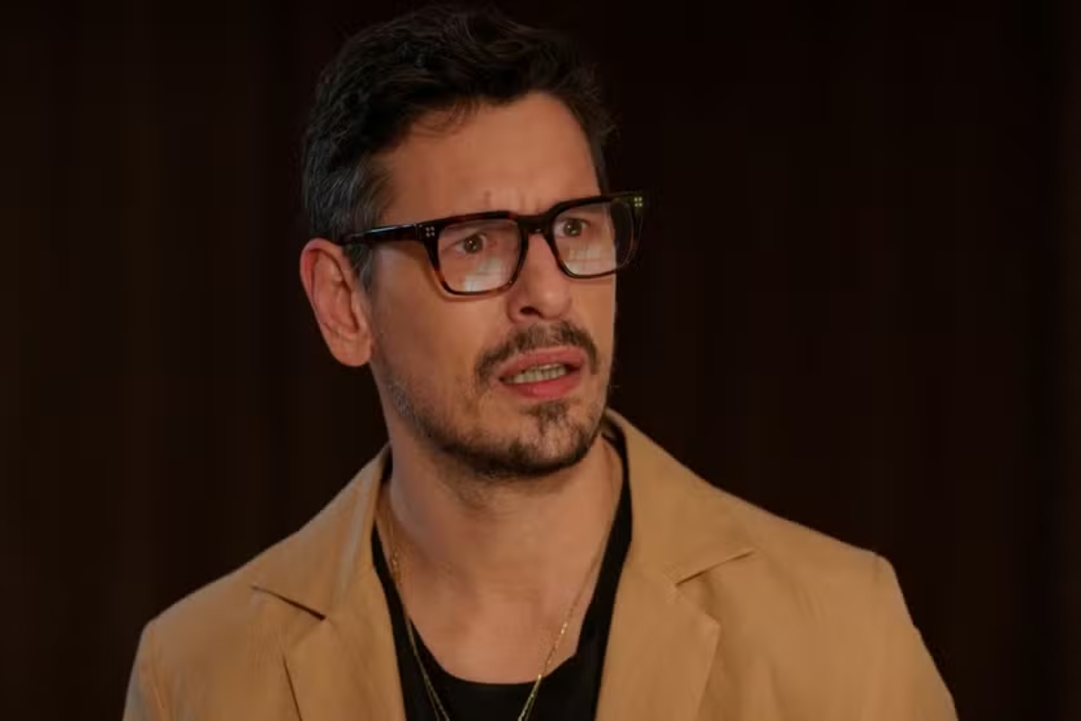 Renato surta ao descobrir namoro de Leila em ‘Vale Tudo’
