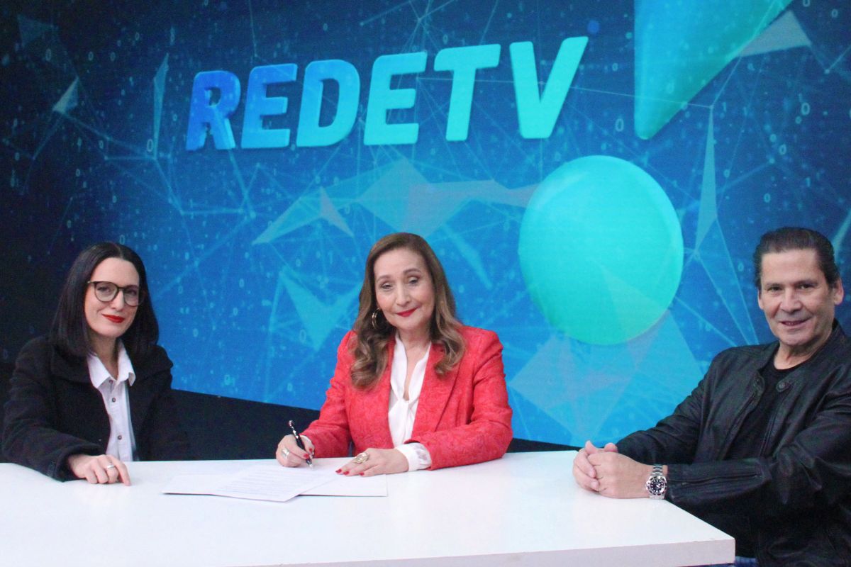Sonia Abrão renova contrato com a RedeTV! por mais quatro anos