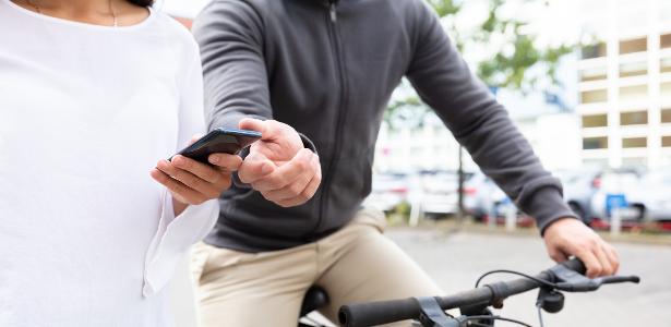Bloqueio de celular roubado pode ser feito na rua com ajuda da PM de SP