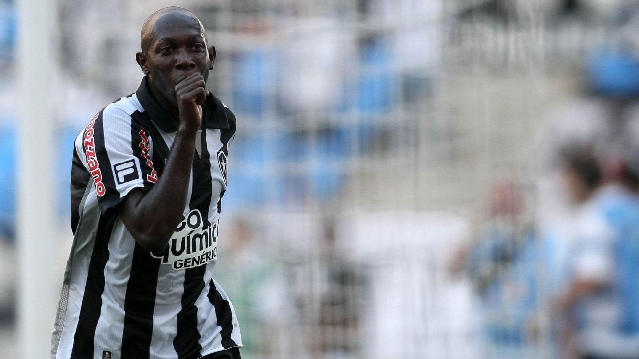 Destaque no Bragantino e ‘sequestro’ no Botafogo: Somália lembra histórias nos 2 clubes