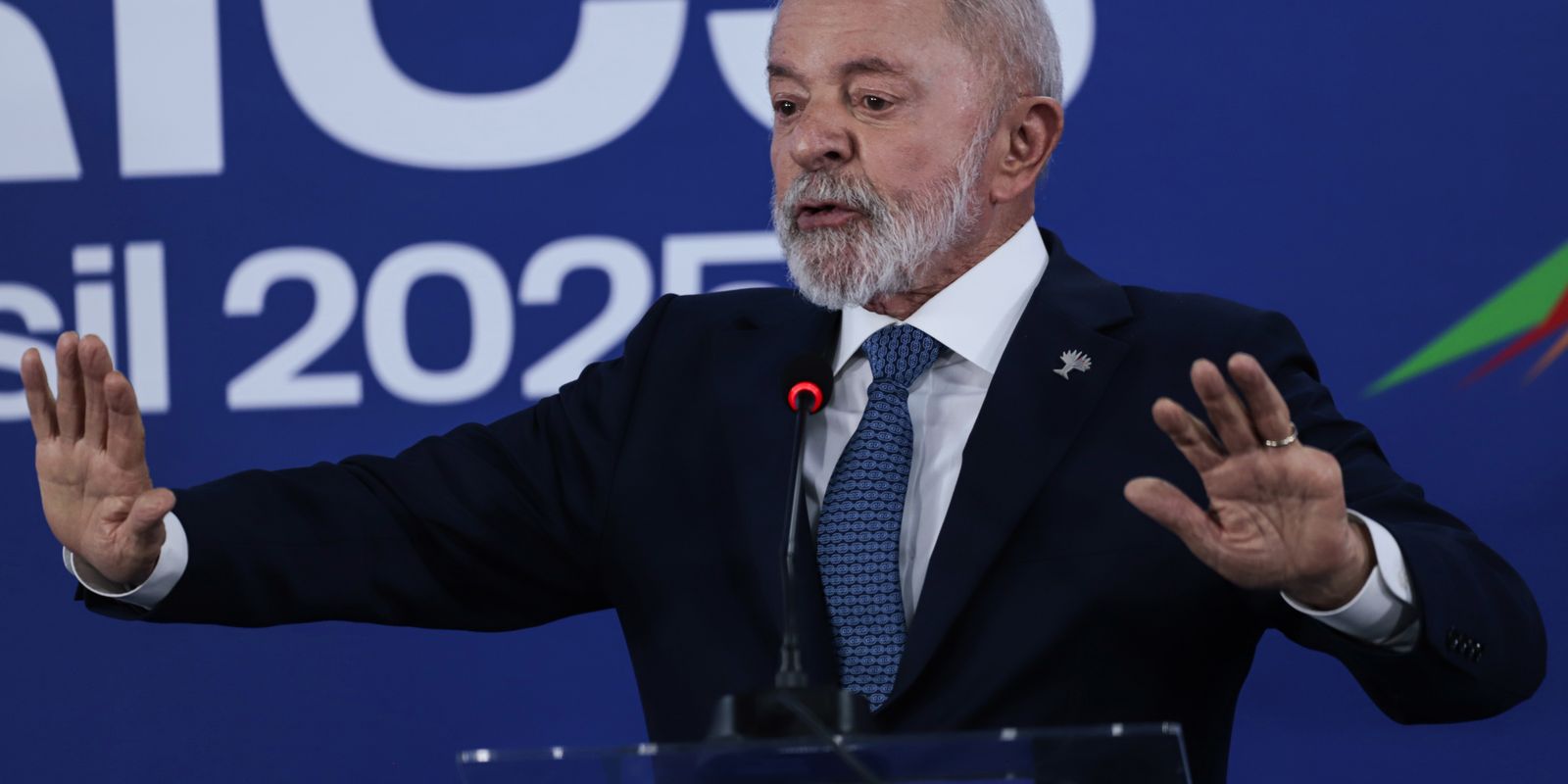 Divergência política sobre IOF é própria da democracia, diz Lula