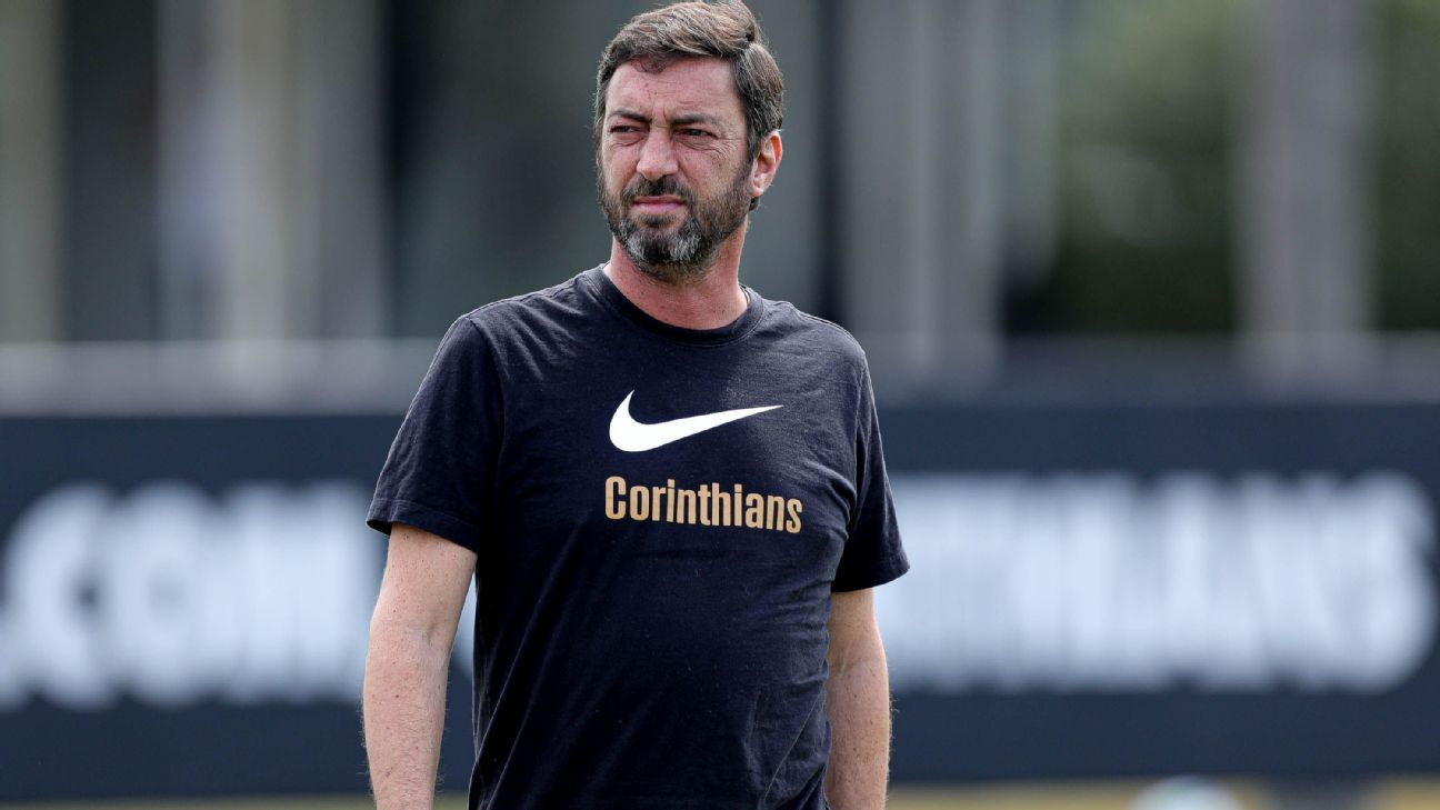 Duilio vai à delegacia e nega gastos com cartão corporativo do Corinthians