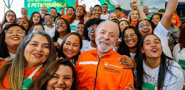 Lula vai ao palanque de salto alto