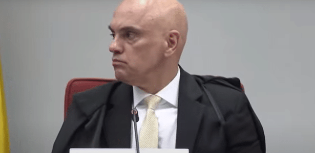 Moraes zera placar e recoloca bola do IOF no centro do gramado